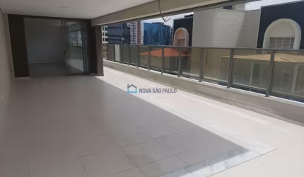 Apartamento a venda na Vila Nova Conceiçao, com 3 suítes, sendo a suíte Master com varanda