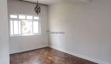 Casa de Vila à venda na Vila Mariana com 3 quartos e 3 vagas de garagem.