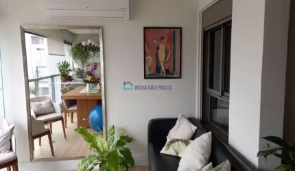 Apartamento moderno, 2 quartos (1 suíte), 2 vagas em Mirandópolis.