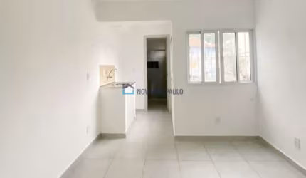 Kitnet à venda, com 1 dormitório e 1 banheiro, na Vila Monumento