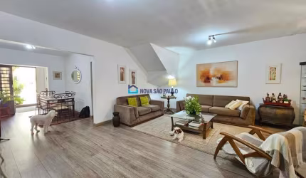 Sobrado à Venda Brooklin - 3 dormitórios e 2 vagas - 206 m2