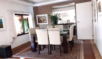 Venda. Itaim Bibi. Apartamento com 217m². 4 suítes. 3 vagas.