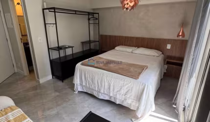 Studio de 27m² com sacada, 1 vaga e mobiliado