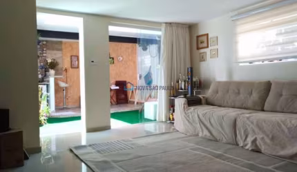 Sobrado a venda na Saúde . 3 dormitórios (1 suíte) . 4 banheiros . 2 vagas . 164m2