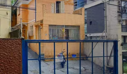 Sobrado 7,4m x 28,8m = 213m² nas imediações do Metro Santa Cruz