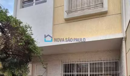 Casa á venda em Mirandópolis, pertinho da Praça Santa Rita, shopping Santa Cruz!