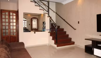 Sobrado à venda Vila Gumercindo - 2 quartos - 2 vagas - Quintal! 160 m² área construída.