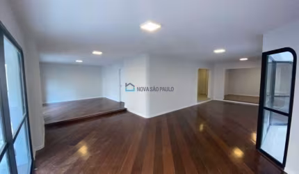 Apartamento alto padrão, com três dormitórios no Jardim Paulista