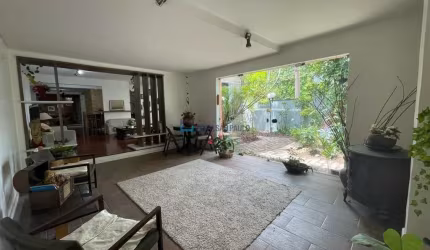 Sobrado de esquina a venda no Campo Belo, 222m²