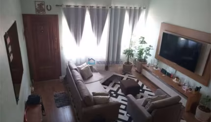 Seu novo lar na Saúde: casa em condomínio com quintal, e quartos e 2 vagas