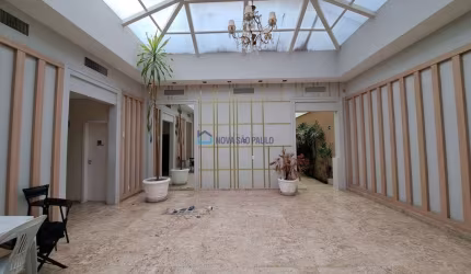 Casa comercial à venda em Moema com 1.025 m²