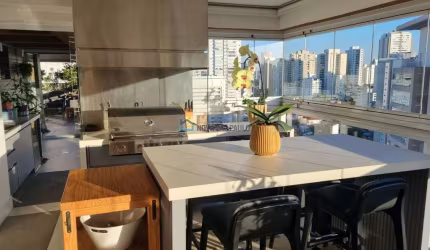 Cobertura na Vila Mariana, de 270m²,  com 4 suítes, 4 vagas de garagem.