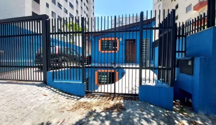 Casa espaçosa à venda no Bosque da Saúde - 3 dormitórios, 1 suíte, 2 vagas