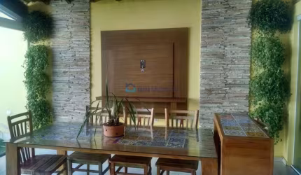 Sobrado 3 dormitórios (1suite), 2 vagas.