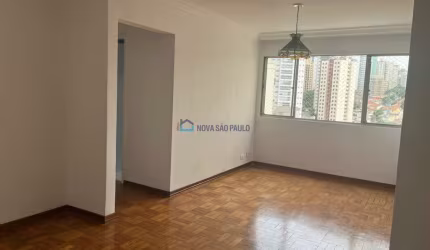 Apartamento com 02 dormitórios na Chácara Inglesa.