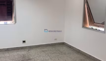 CONJUNTO COMERCIAL AO LADO DO METRÔ