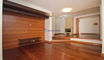 Apartamento Espaçoso com 3 Dormitórios em Localização Nobre - Moema