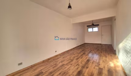 Apartamento à venda na Saúde, com 1 dormitório, 40m² com garagem à 180 metros do metrô Saúde!