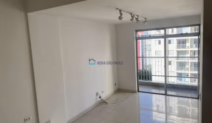 Aparatamento - 3 dorms (1 suíte), sala com sacada, 2 vagas - Metrô Saúde