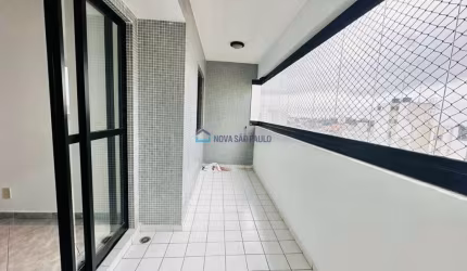 Apartamento a 100 metros do metro saúde, com 3 dormitórios e 2 vagas de garagem.