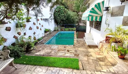 Sobrado amplo para reforma com quintal e piscina perto do Parque da Aclimação!