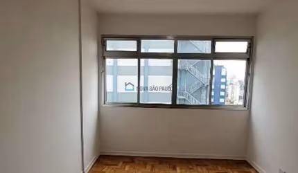 Apartamento ao lado do metrô Saúde!
