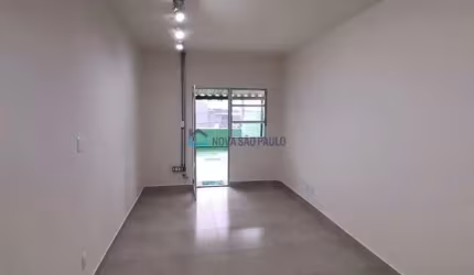 Apartamento garden reformado com porcelanato, bancada com cooktop em granito perto da Santa Casa!