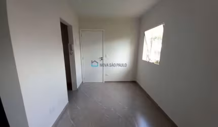 Apartamento térreo reformado à venda