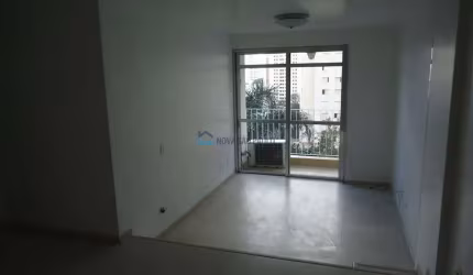 Apartamento na Saúde, à 400 metros do Metrô Saúde.