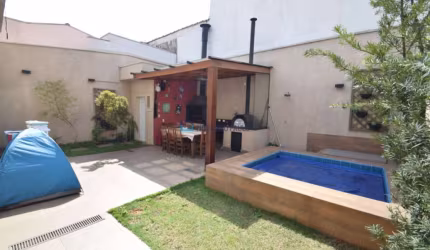 Sobrado com 3 suites e piscina - Jardim da gloria.