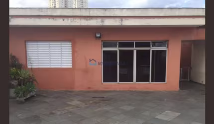 Amplo sobrado disponível no bairro da Vila Brasílio Machado