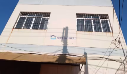 Prédio Comercial do lado do Metrô Praça da Arvore