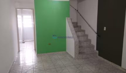 Sobrado próximo padaria trevo, Igreja São José, CEU, Escolas, Comércio, Supermercados.