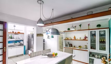 Sobrado de 183m²  3 dormitórios e 2 vagas - Campo Belo