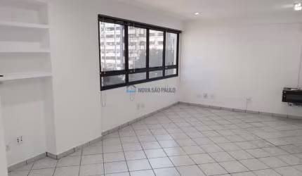 Sala comercial, vaga, junto metrô Santa Cruz, escolas, bancos, suoermercados