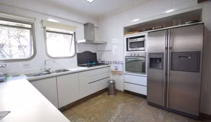Apartamento com 4 dormitórios sendo 3 suítes | 245 m² | Moema |Fora da rota