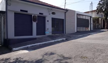 Casa térrea com salão comercial totalmente independente