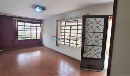 Sobrado com 3 dormitórios e 2 vagas, próximo ao Metrô Saúde.