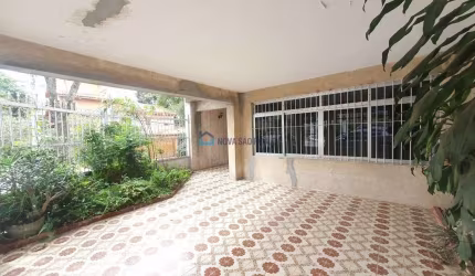 Excelente sobrado ensolarado com entrada lateral e 2 vagas de garagens!