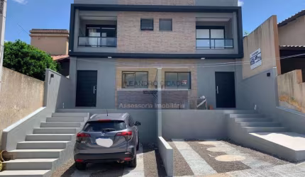 Casa 2 dormitórios à venda no Bairro Alto Petrópolis com 100 m² de área privativa - 2 vagas de garagem