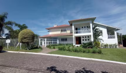 Casa de condomínio 3 dormitórios à venda no Bairro Condomínio Condado de Castella com 280 m² de área privativa - 4 vagas de garagem