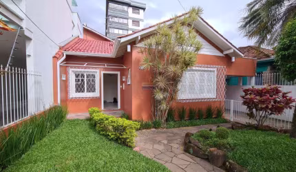 Casa 3 dormitórios à venda no Bairro Jardim Lindóia com 231 m² de área privativa - 2 vagas de garagem