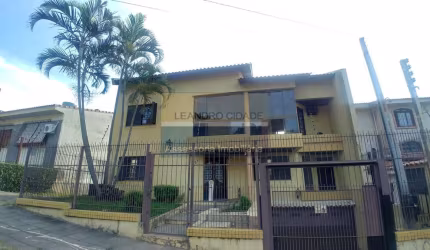 Casa 3 dormitórios à venda no Bairro Teresópolis com 283 m² de área privativa - 3 vagas de garagem