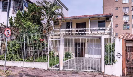 Casa 2 dormitórios à venda no Bairro Passo da Areia com 150 m² de área privativa - 2 vagas de garagem