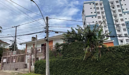 Casa 4 dormitórios à venda no Bairro Jardim do Salso com 390 m² de área privativa - 6 vagas de garagem