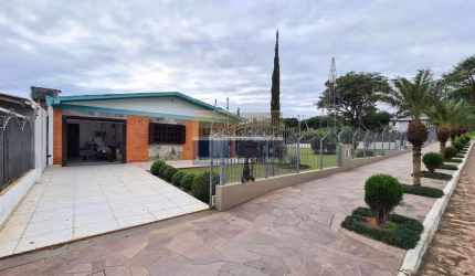 Casa 3 dormitórios à venda no Bairro Santo Onofre com 162 m² de área privativa - 4 vagas de garagem