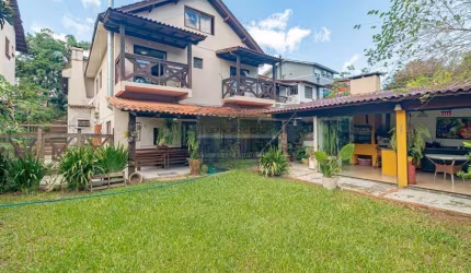 Casa de condomínio 5 dormitórios à venda no Bairro Condomínio Condado de Castella com 560 m² de área privativa - 2 vagas de garagem
