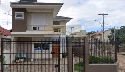Casa 3 dormitórios à venda no Bairro Vila Ipiranga com 380 m² de área privativa - 2 vagas de garagem