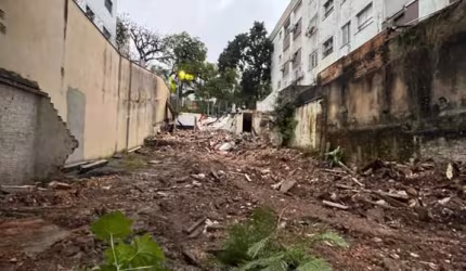 Lote/Terreno à venda no Bairro Petrópolis com 327 m² de área privativa
