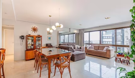 Apartamento 3 dormitórios à venda no Bairro Petrópolis com 122 m² de área privativa - 2 vagas de garagem